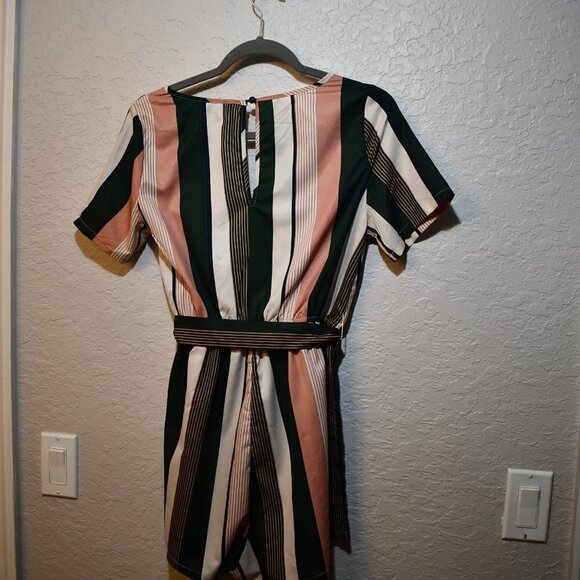 3/$15 Shein Women's Striped Romper with Tie Size 4 - Picture 2 of 3